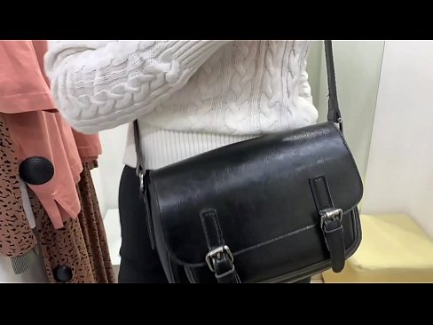❤️ Openbare masturbasie van jong teef FeralBerry met 'n dildo in die paskamer Seksvideo op af.basseyn-vsem.ru ❤