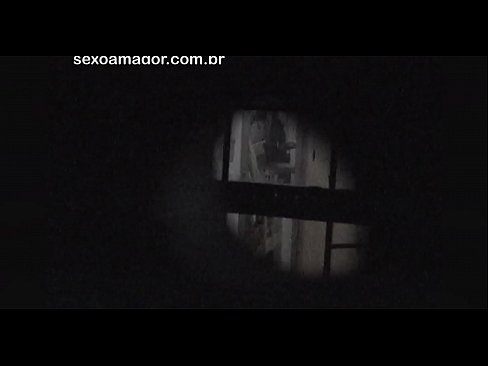 ❤️ Blondie word in die geheim video-opgeneem deur 'n buurtvoyeur wat agter hol bakstene versteek is Seksvideo op af.basseyn-vsem.ru ❤