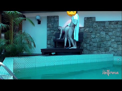 ❤️ Baas nooi bediende swembad toe, maar kon nie 'n warm weerstaan nie Seksvideo op af.basseyn-vsem.ru ❤
